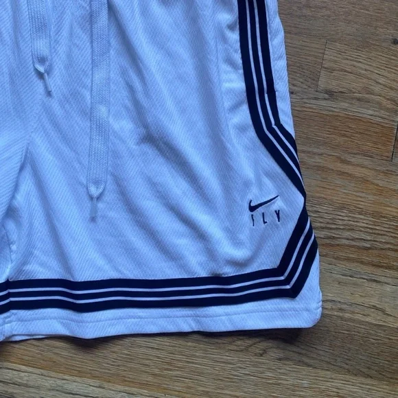 Nike Women’s Fly Crossover Basketball shorts XL - Picture 5 of 13